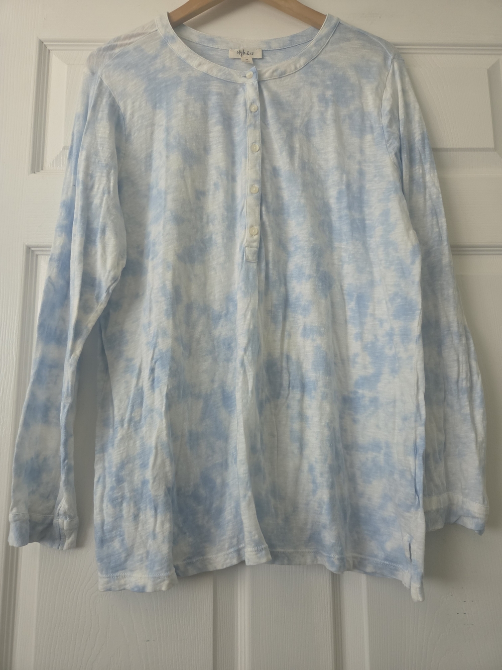 Style&Co Women's Light Blue and White Tie-Dye Henley Long Sleeve Shirt